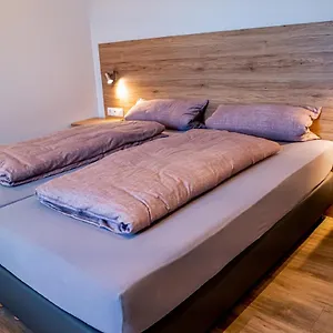 https://gstezimmer-dll.com-bavaria.com